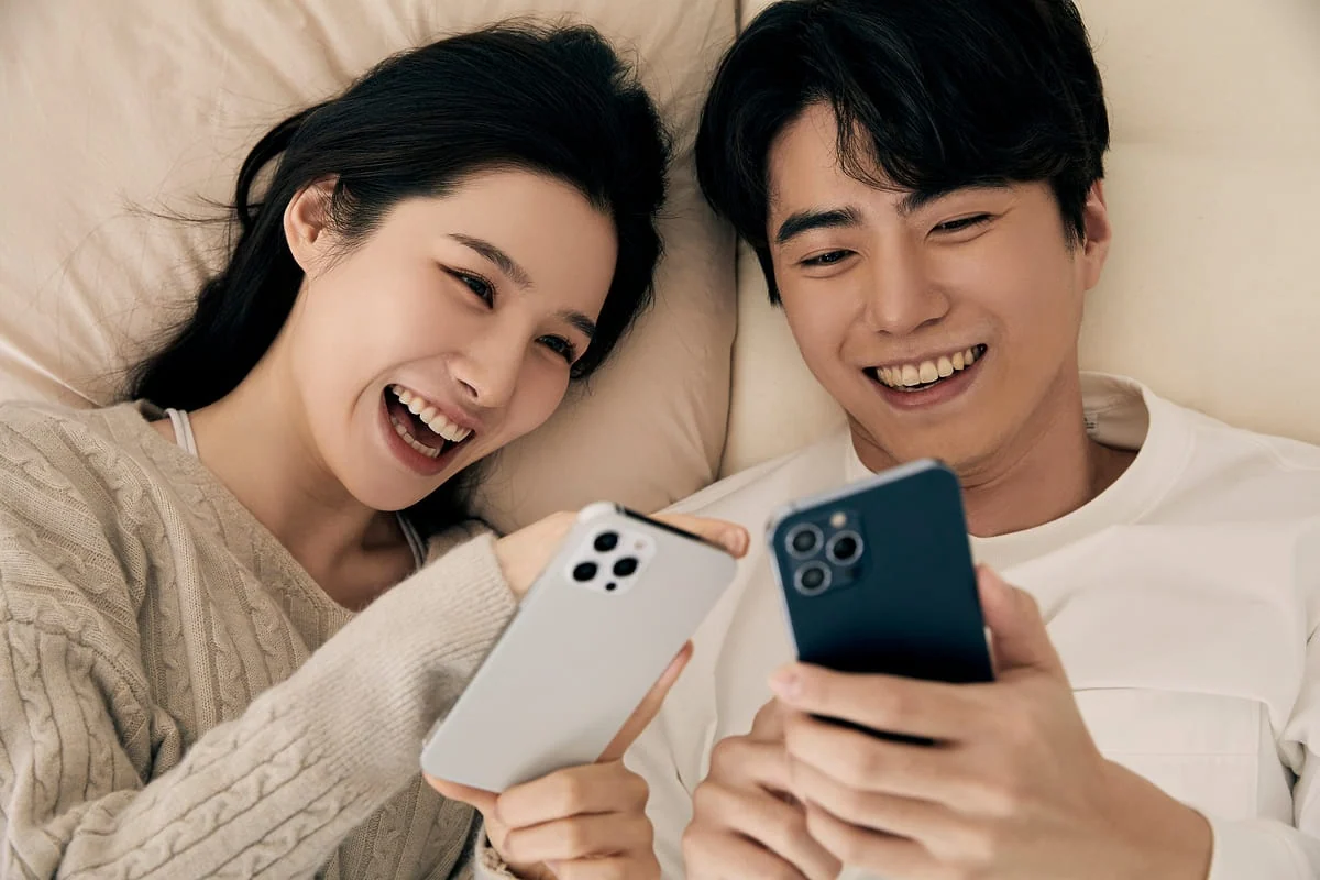 대구 지역별 일수 상담을 함께 확인하는 모습